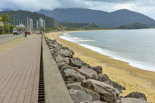 folha's tweet image. Restauradas, áreas de contemplação da natureza bombam no litoral norte bit.ly/2hoYhWJ