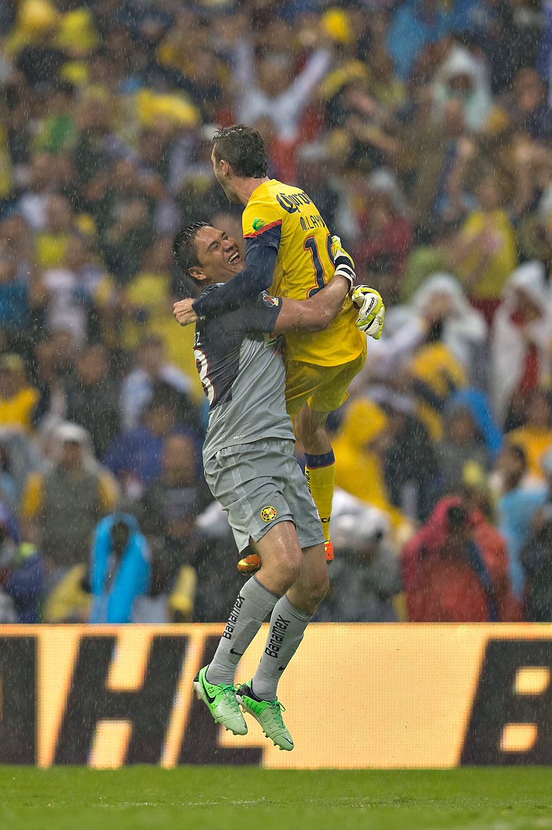 Miguel_layun's tweet photo. Compadre @MoyMu23 te vas como un grande. Llegaste, escribiste tu historia y lograste lo que muchos sueñan. Mucho éxito en lo que venga! 😪 https://t.co/VtFmaP2N9Q