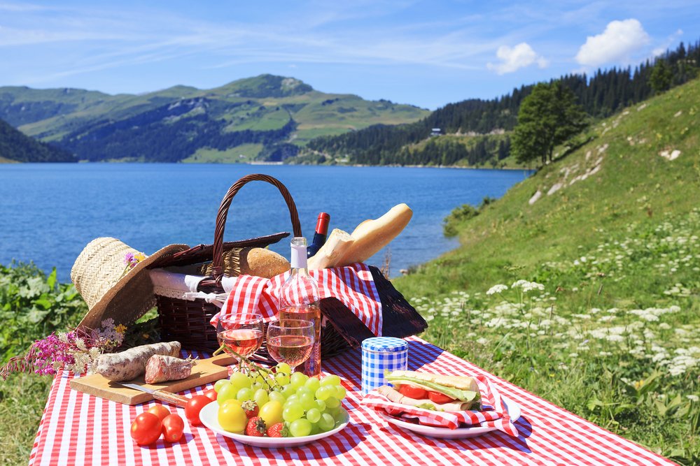 OneTravel's tweet photo. #OneTravelTip: Have a picnic! Buying groceries is cheaper than eating out and it makes you feel like a local. https://t.co/YAxNnXdOve