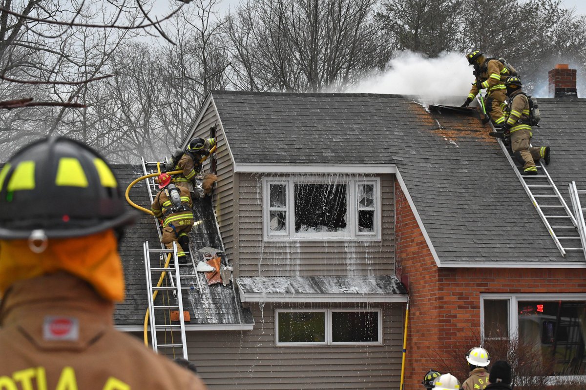 MfarrellP's tweet photo. Firefighters battle a house fire at 564 Sacandaga Road in Scotia. https://t.co/ZqC66WtRAJ