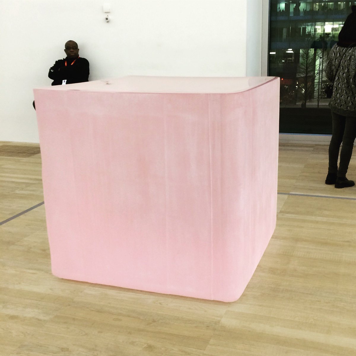 JanaEmburey's tweet photo. Roni Horn, Pink Tons, 2008
#Solid #cast #glass
1219x1219x1219 mm, 4536 kg  @Tate today #sculpture #pink #solidglass #art #contemporaryart https://t.co/NfSmNwO8dk