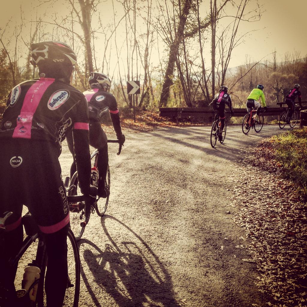 biketourandrea's tweet photo. Ultime pedalate del 2016 per il #gcvaldimerse aspettando il.nuovo anno e il nuovo kit da @MoaSport @NaliniCiclo https://t.co/MfBVa0TJSR