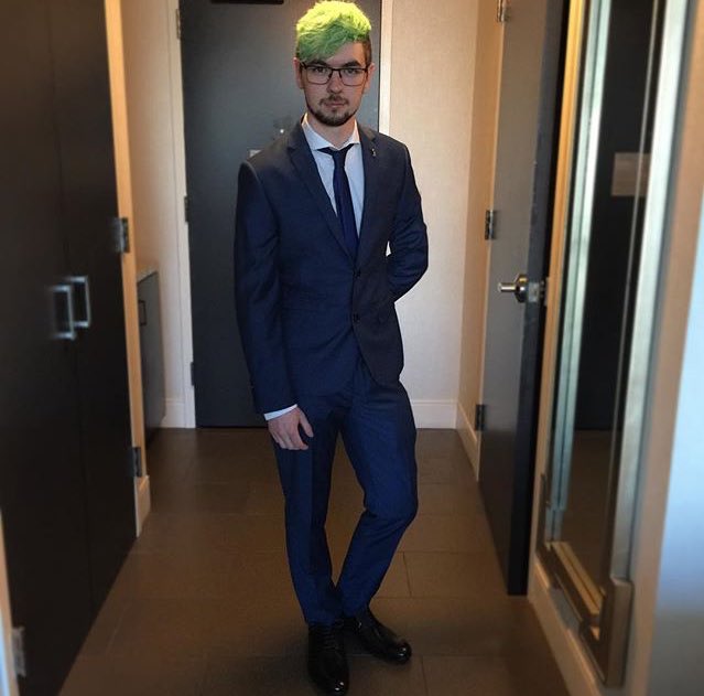 Sure, yeah, Lizzie and Connor are getting married, but have you /SEEN/ how motherfucking dapper I look?! DAMN SON.