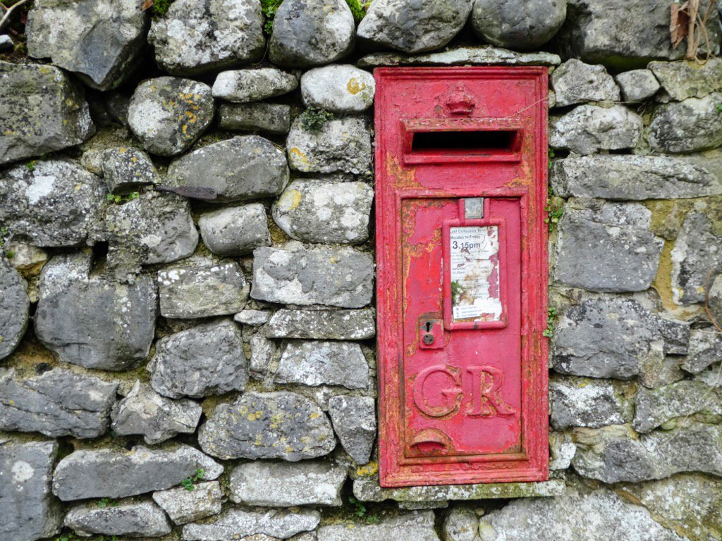 MyPostBoxes's tweet photo. GR Postbox seen today in Malham, North Yorkshire. #Postbox #MailBox #GRPostBox #YorkshireDalesNationalPark #RoyalMail https://t.co/5feU6y3hzS