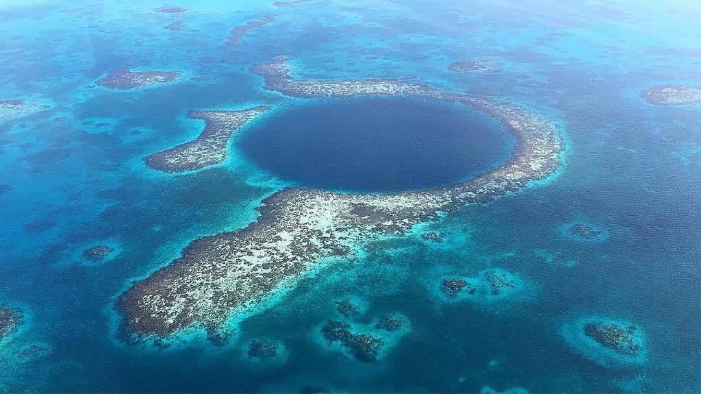 worlderlust's tweet photo. Follow @londonspop for more. Tag who you’d go here with. ⠀
⠀
#worlderlust 📍Blue Hole, Beni… https://t.co/UeWWpYwHRQ https://t.co/fERGOVKBIB
