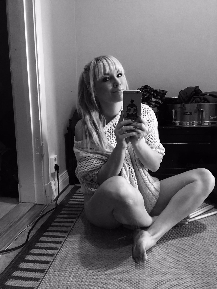 Repakalle's tweet photo. 30 it's not so bad 🎉 had the best birthday 🙏🏻❤️ https://t.co/aWg5OlxDw5