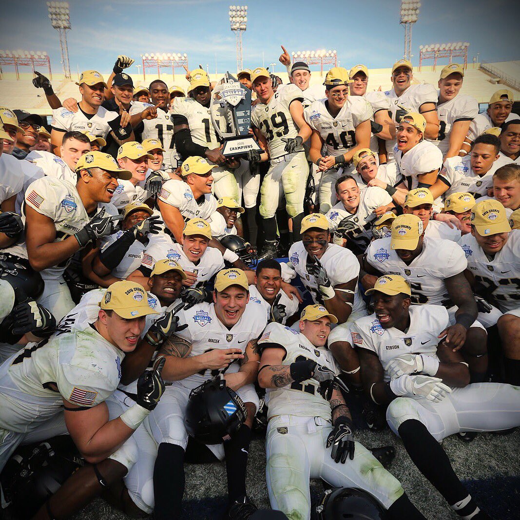 GoArmyWestPoint's tweet photo. Champions!
#HODBowl https://t.co/SoDlNeh4aQ