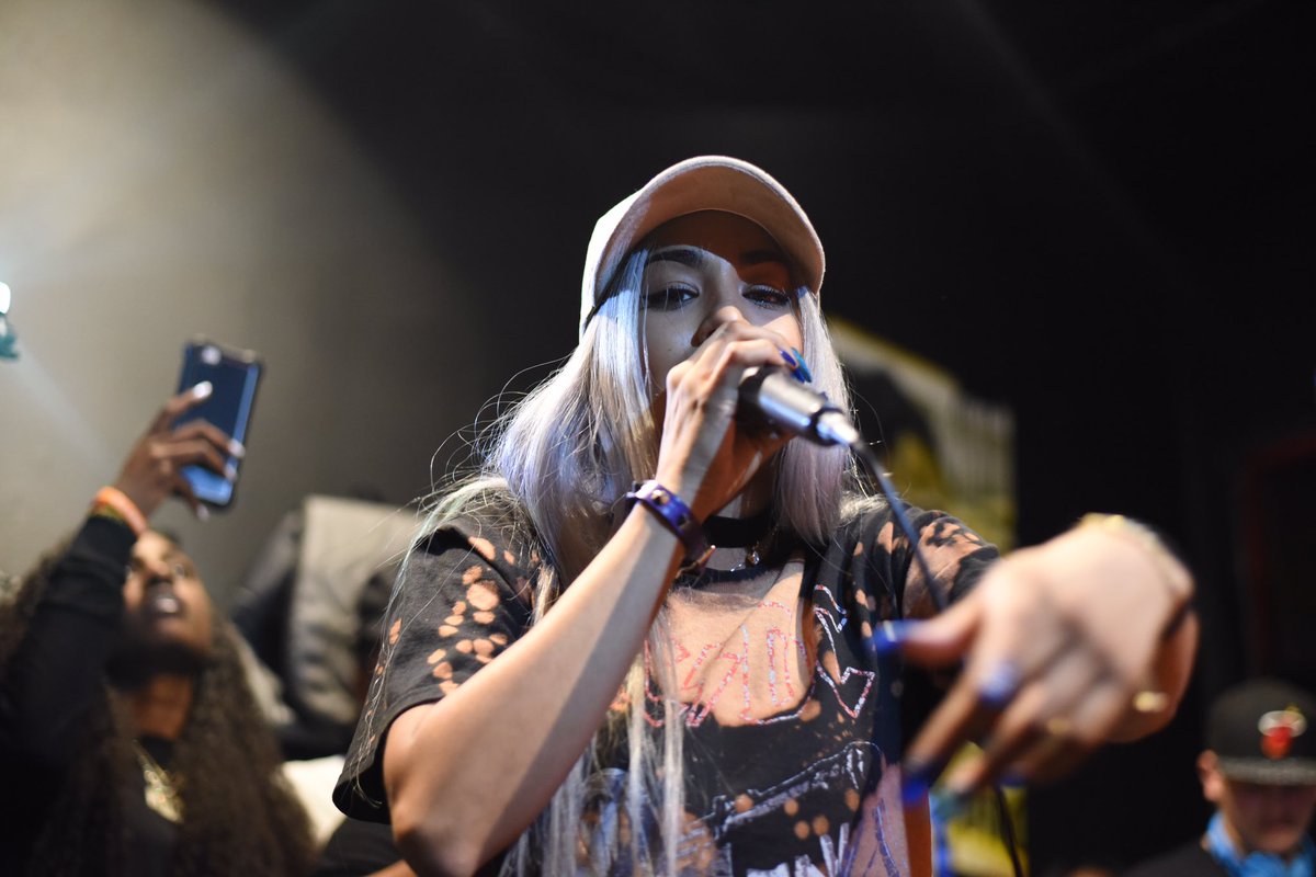 _SDXII_'s tweet photo. The talented & stylish Senõrita @CarolineHaze_ | delivering great stage presence ✨#DadeCypher .. https://t.co/XSpFTgOTKT