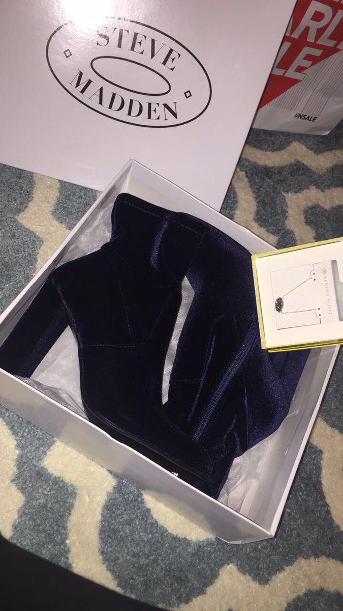 a d e l a tweet media