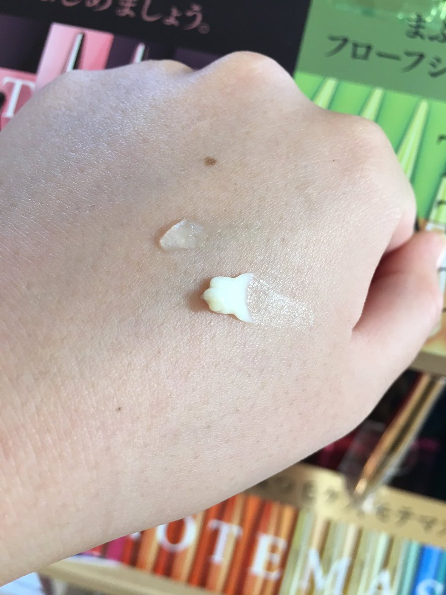 How S伊都店 בטוויטר 乳白色のほうがアイクリーム 透明のほうがまつげ美容液です アイクリームはこっくりしていて 塗ると分かる高保湿 まつげ美容液はジェルと美容液の中間のようなテクスチャーです どちらも定評のある商品 ちなみにアイクリームは 代前半
