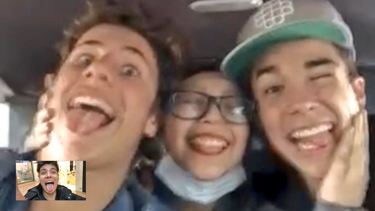 villalobossebas's tweet photo. Hace unos días recibí una llamada muy bonita :) gracias por hacerme parte @eljuanpazurita @mariobautista_!xx https://t.co/pXOooZuhtS