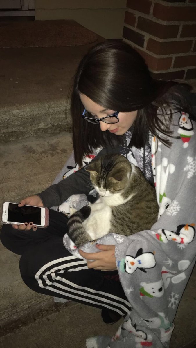 rachae_girl's tweet photo. thanks for visiting last night ❤❤ @bhsbandcat https://t.co/i0a7vJg5o6