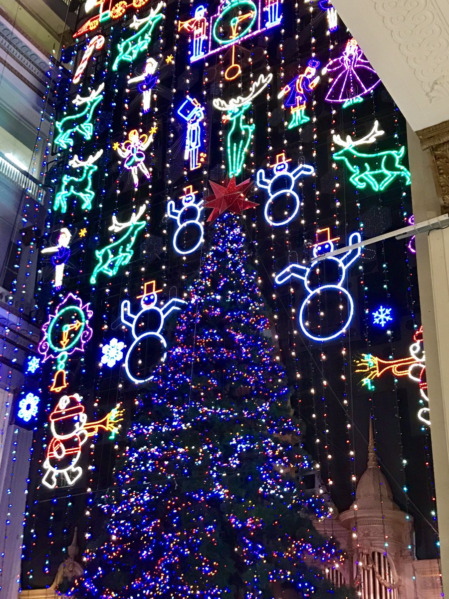 MCGocher's tweet photo. No matter what your age, there is something special about the #macyslightshow. #christmasinphilly https://t.co/9A5s9sXyMX