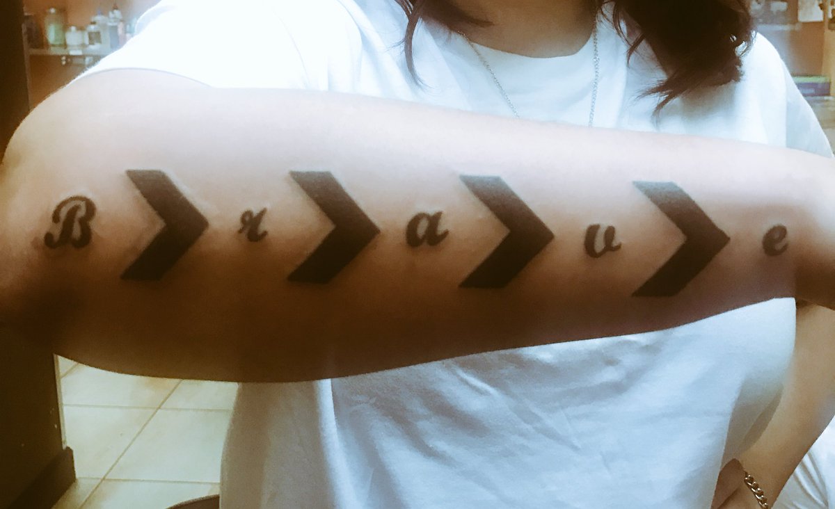 foolforjaan's tweet photo. I GOT IT ❤️❤️❤️#LiamPayne #arrows #brave https://t.co/Vj03CVRoZ0