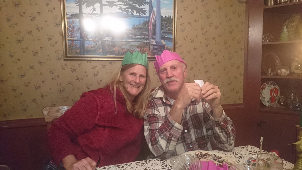 BroadEmbrace's tweet image. I can't really state how much I love these two. Christmas time is the best.