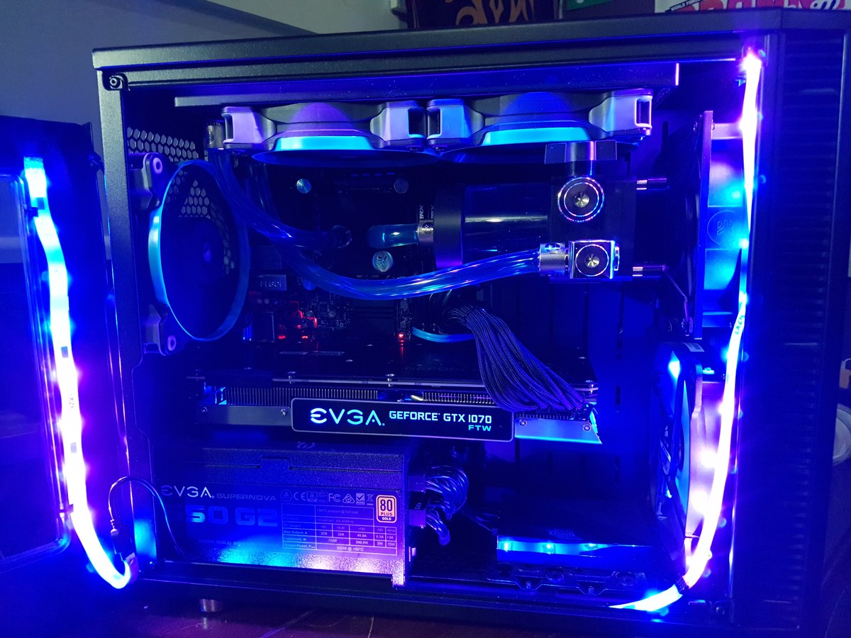 Maxi_Millenium's tweet photo. @bitwitkyle #pimpmypc "Quantum Entanglement" looks amazing, rocking an i7-6700k, an EVGA 1070 FTW and custom water cooling! #sidepanelsoff https://t.co/57TLZHq64h