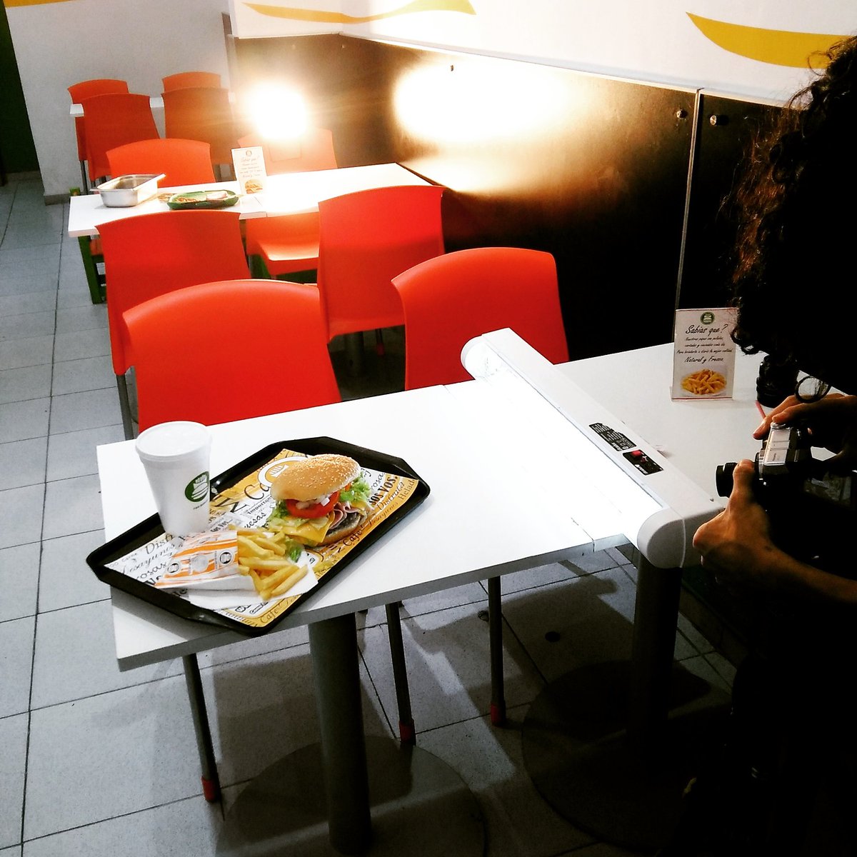 FANBURGERARG's tweet photo. En pleno #makingpicture de nuestras propuestas de hamburguesas. #hamburguesasartesanales #fanburgerargentina #lanus #foodporn https://t.co/8AIoH3ss8h