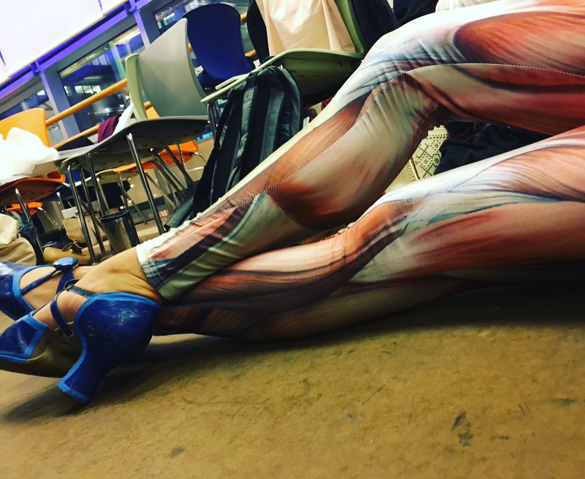 etchysketchyart's tweet photo. Who would have thought I could be in rehearsals AND study for my PT boards at the same time?? #multitasking #rottenontheroad https://t.co/uOHxfg29lC