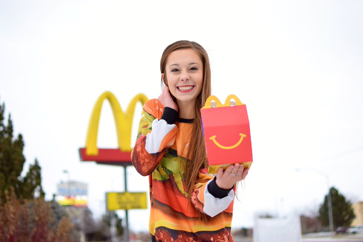 abbylsolomon's tweet photo. So I took senior pictures today... https://t.co/uxGGMylTW1