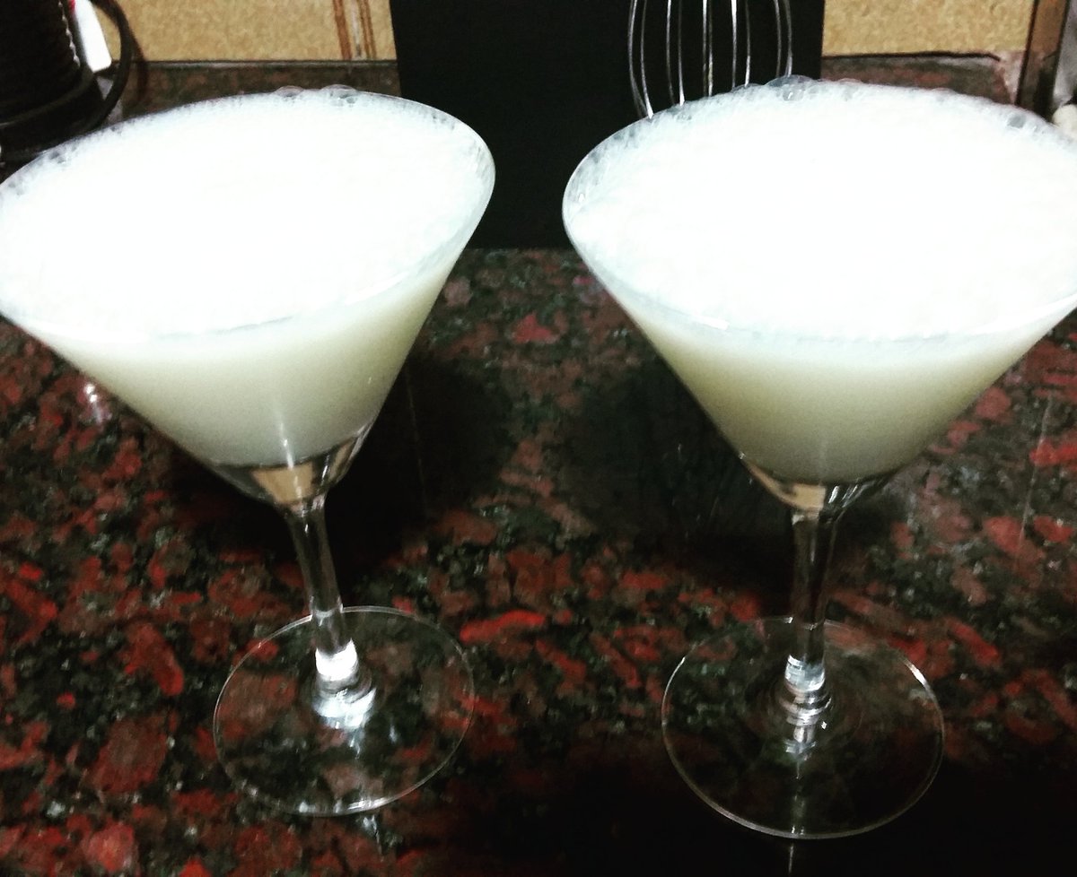 vandicosco's tweet photo. Beautiful y rico Pisco Sour #cocteles #piscosour #piscoperuano #piscoquebranta #donsantiago #santiagoqueirolo https://t.co/z9aJpx2NO4