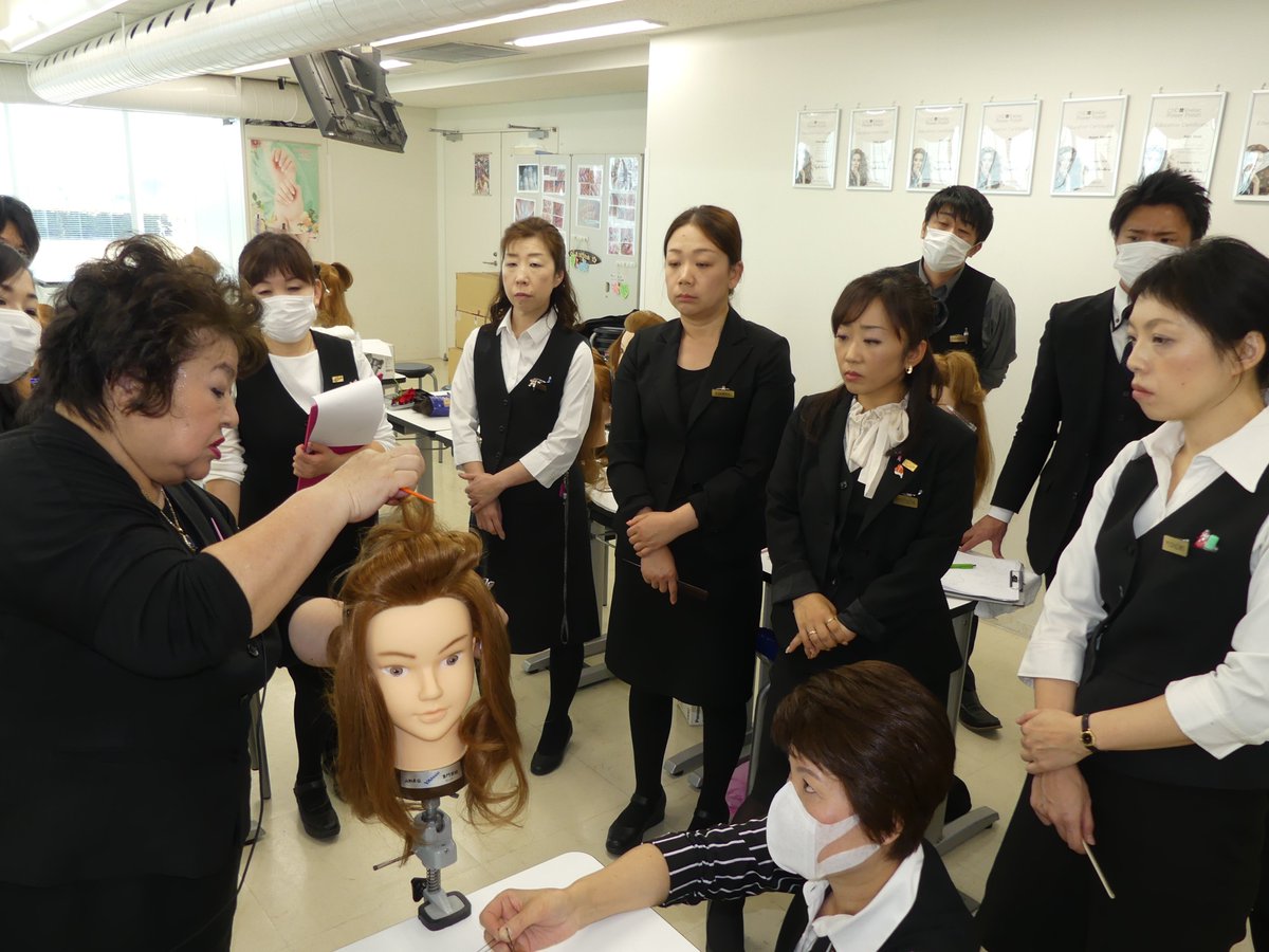 山野美容専門学校 16年もあと4日ですが 教員は技術講習会を実施し新学期の準備を進めています 彡 講習会様子はこちらをチェックhttps T Co 0q1wlggyjj 山野美容専門学校 16年もあと4日ですが 教員は技術講習会を実施し新学期の準備を進めています 彡 講習会様子はこちらをチェックhttps T Co 0q1wlggyjj