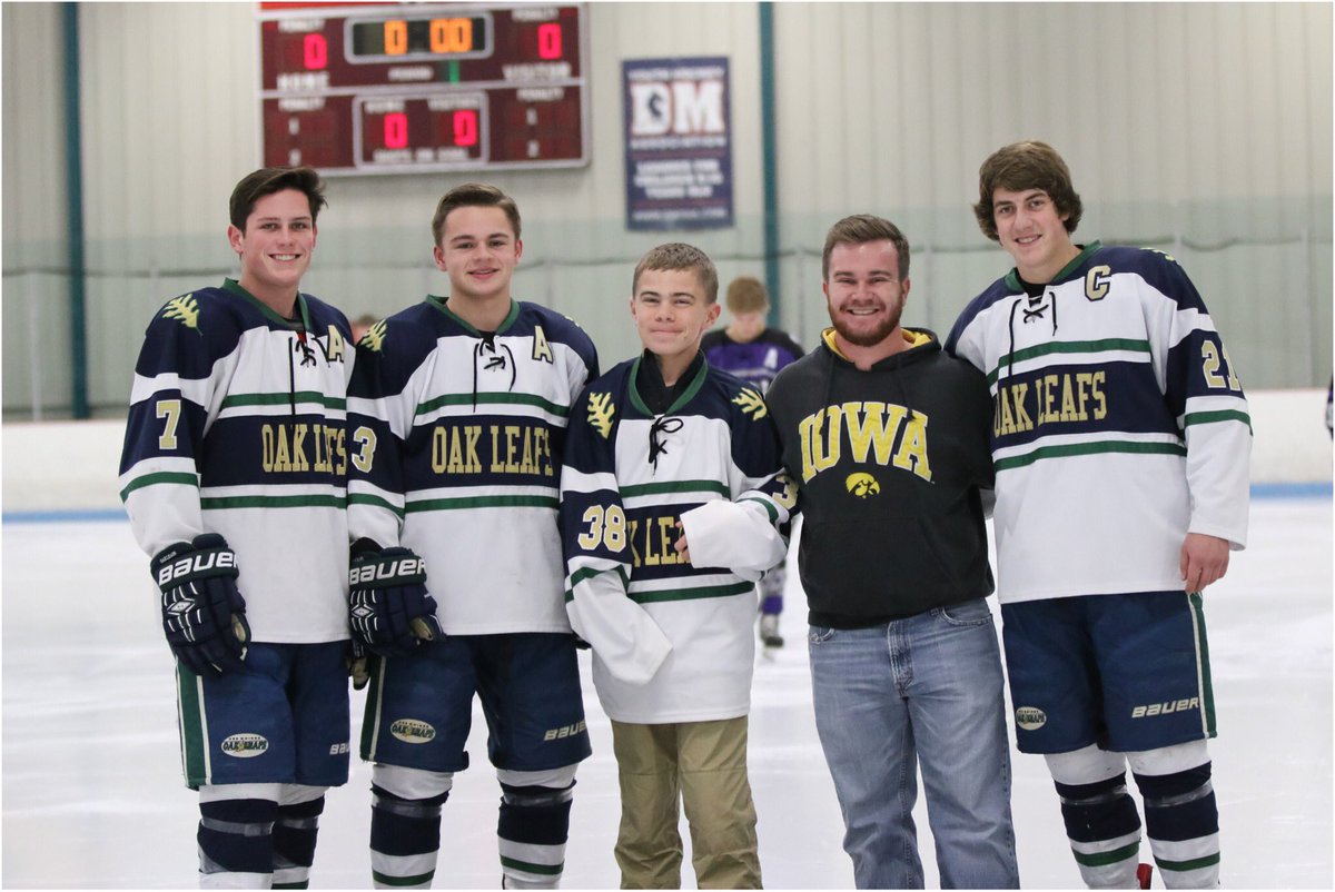 DMOakLeafs's tweet image. Jack and Joe with @nickbrekke, @GreenoughRyan, and @Defenderfrench! (Apologies for our terrible PA system)