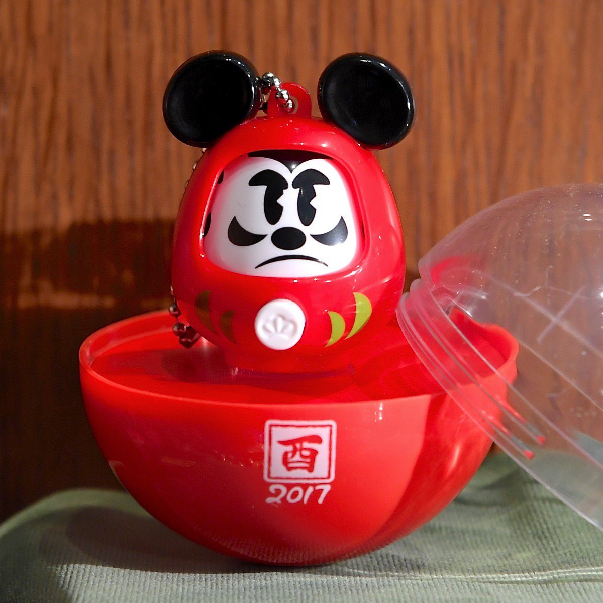 Mezzomikiのディズニーブログ 表情が変わるだるまキーチェーン 東京ディズニーリゾート ディズニーのお正月17 カプセルトイ発売中 詳しくは T Co Wcwahkaw T Co Jbhlcwzsud Twitter