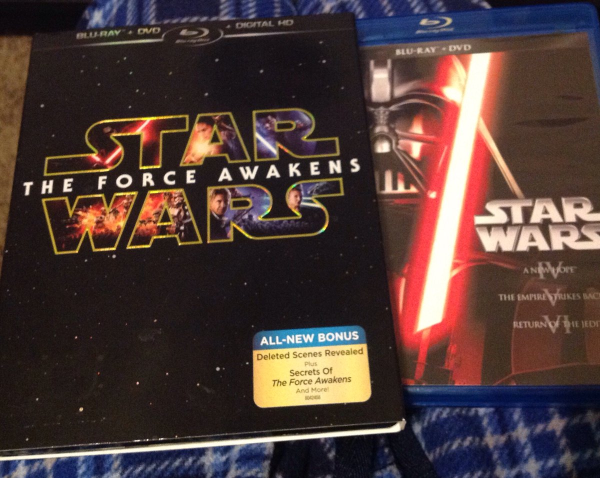 ManiacMills's tweet photo. #StarWars marathon in memory of @carrieffisher. Just doesn't seem real. #onewiththeforce #PrincessLeiaForever https://t.co/60MKRs8O6s