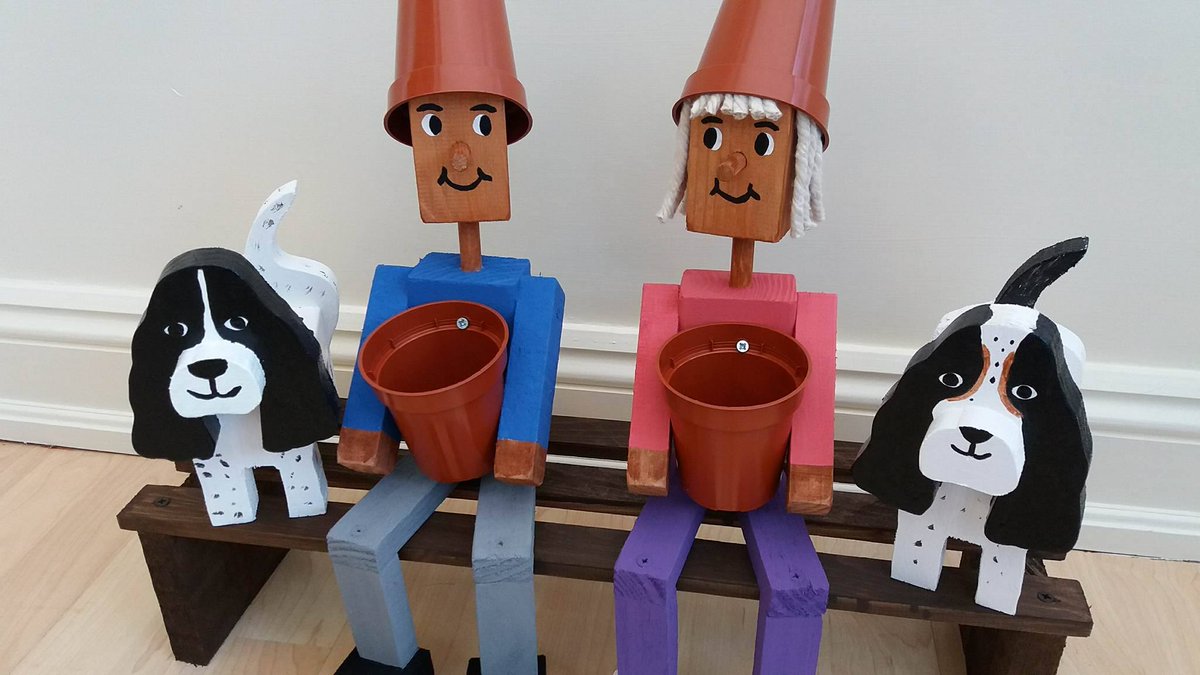 Aliflowerpotman's tweet photo. Good Morning from a cold #northwales 
https://t.co/O7lVGTdIro
#dogs #cats #wooden #garden https://t.co/5TZ4HeFBGa