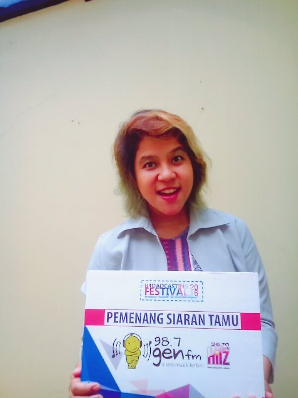 <a href="/_maggiemorris/">Lazy Geminian</a> akan siaran di <a href="/967HitzFM/">96.7HitzFM</a> #HitzHoreHara w/ @hanskokoh &amp; <a href="/DEFFROFL/">Deffri 🍕</a> stay tune! #BF2016 <a href="/BroadcastingFes/">BroadcastingFestival</a>