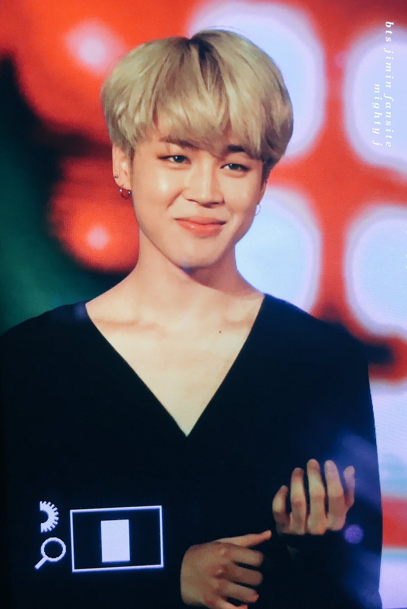 ℳomo • bts는 힘내세요 on Twitter: "curse collarbones curse v neck curse park