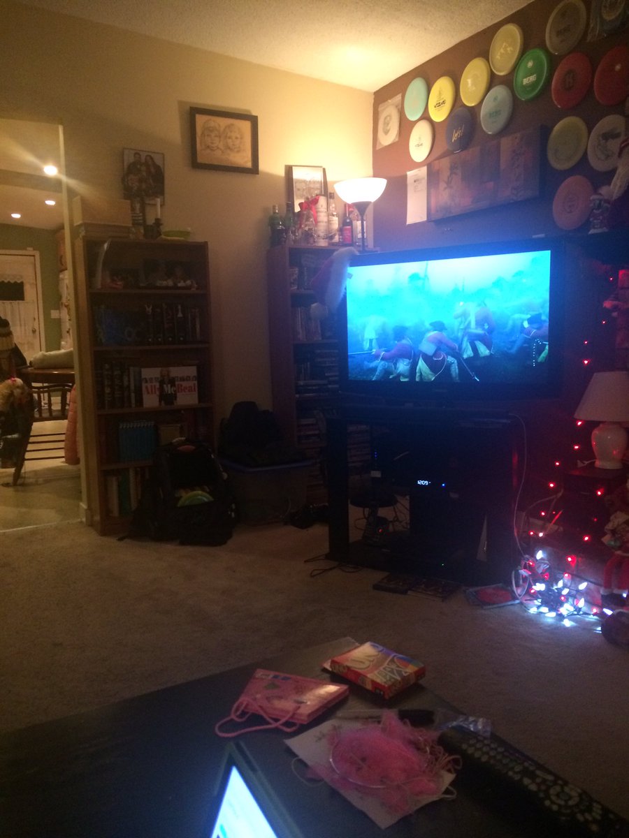 Threekidlets's tweet photo. After midnight and I'm still up watching #outlander Started season 2 yesterday, gotta finish now! #poorAngus https://t.co/387t1ZqWwN