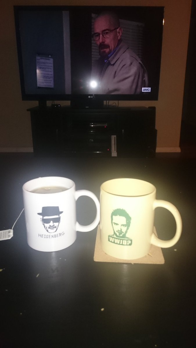 JenCarpenter's tweet photo. #BreakingBadMarathon @luiszx @BreakingBad_AMC @aaronpaul_8 @BryanCranston https://t.co/PJwwG1NC97