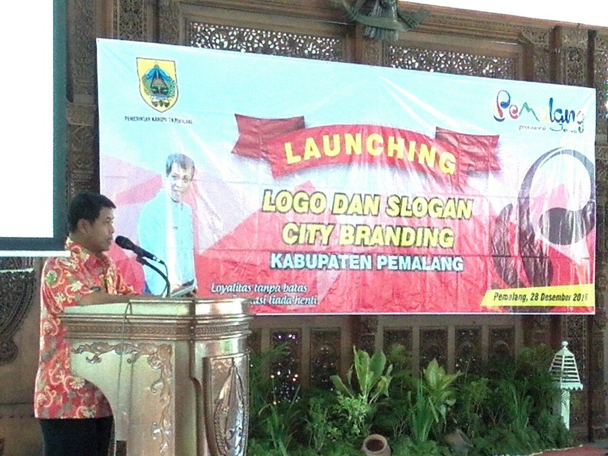 2.Bup <a href="/pakjunaedi/">Junaedi</a> saat memberikan sambutan pada launching Logo dn Slogan City Branding Kab Pml.