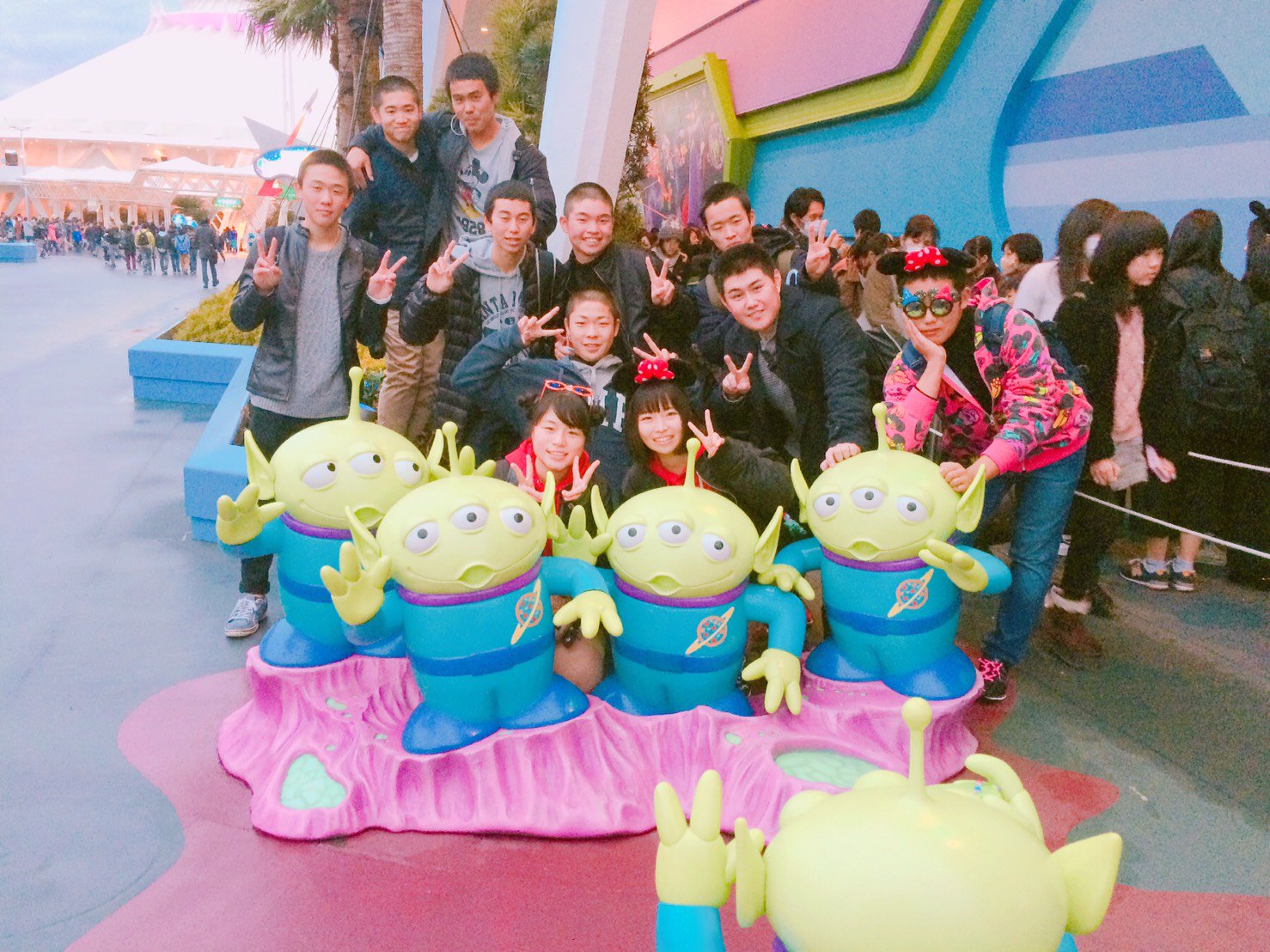 こ わ せ ゆ め か 昨日は野球部ディズニー 天気は最悪だったけど空いてていっぱい乗れた もうほんと楽しかった 野球部大好き 来年は全員でディズニーシーかな W また行けるのが楽しみ O