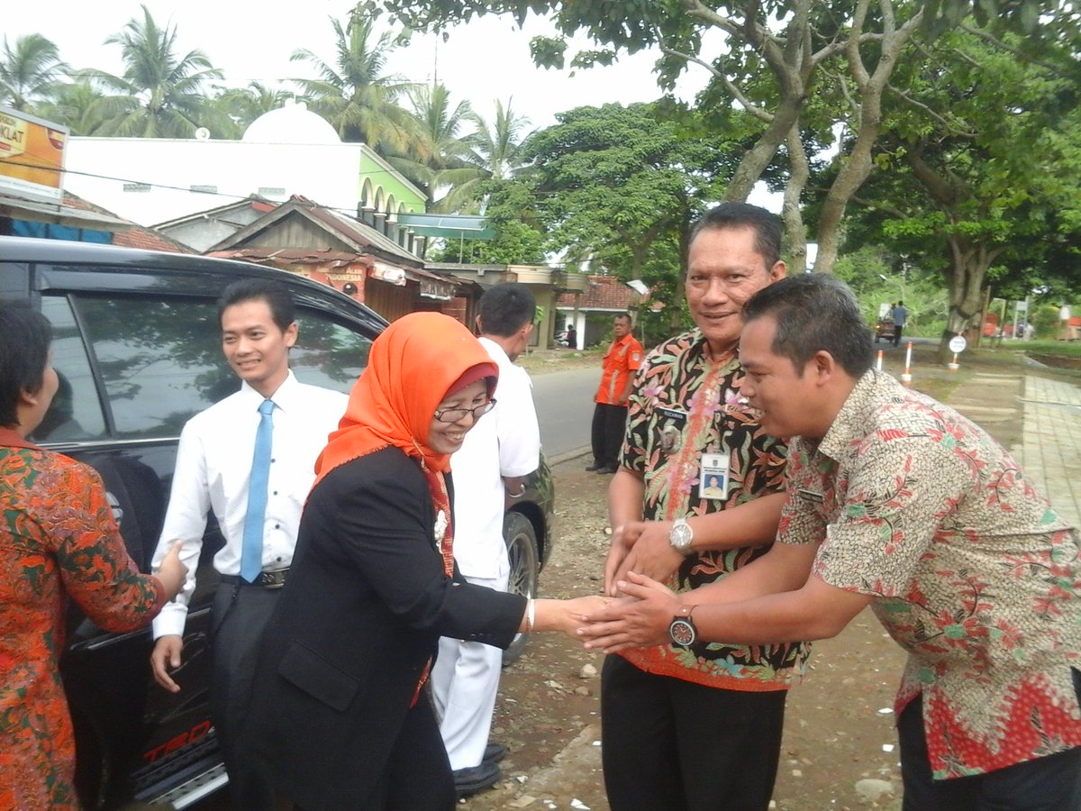 kec_cipari's tweet photo. Puskesmas Cipari hari ini, Rabu 28 Desember 2016 di Akreditasi. Hadir pada ksempatan itu Forkopimca Cipari, Dnas/Instansi, Kades dan Tomas https://t.co/AbRAmO9Dmh