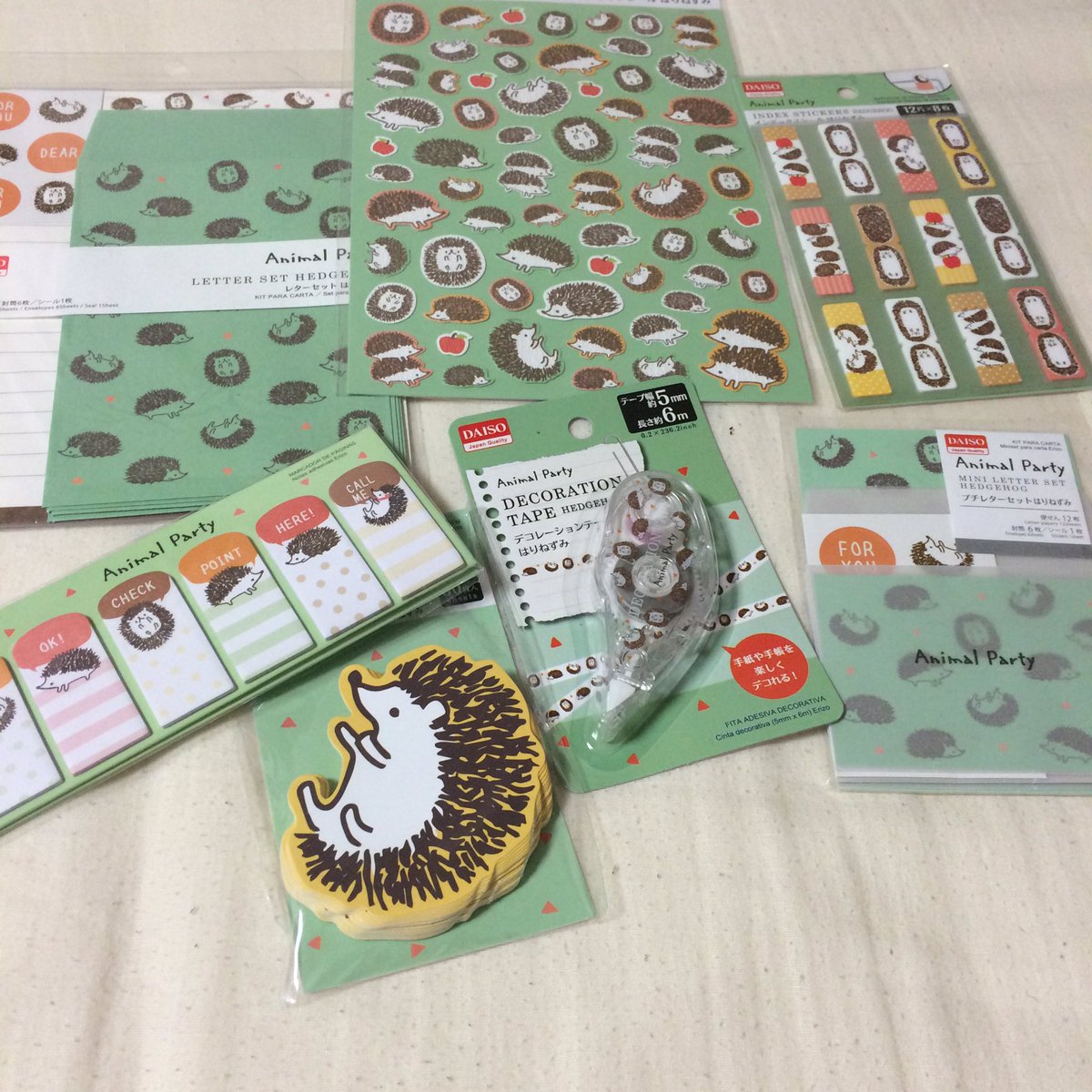 harinezumi1220's tweet photo. まだ売ってたんだっ♡
‧˚₊*̥(* ⁰̷̴͈꒨⁰̷̴͈)‧˚₊*̥とうとう購入！
ダイソー神✨

そして、お久しぶりです💕
しろちゃんはすくすく元気に
成長してますよ*\(^o^)/*
この前は、おやつを求め脱走するほど、すごい元気です((笑
しろちゃん食い意地がっ(^^;; https://t.co/LlkZTNC433
