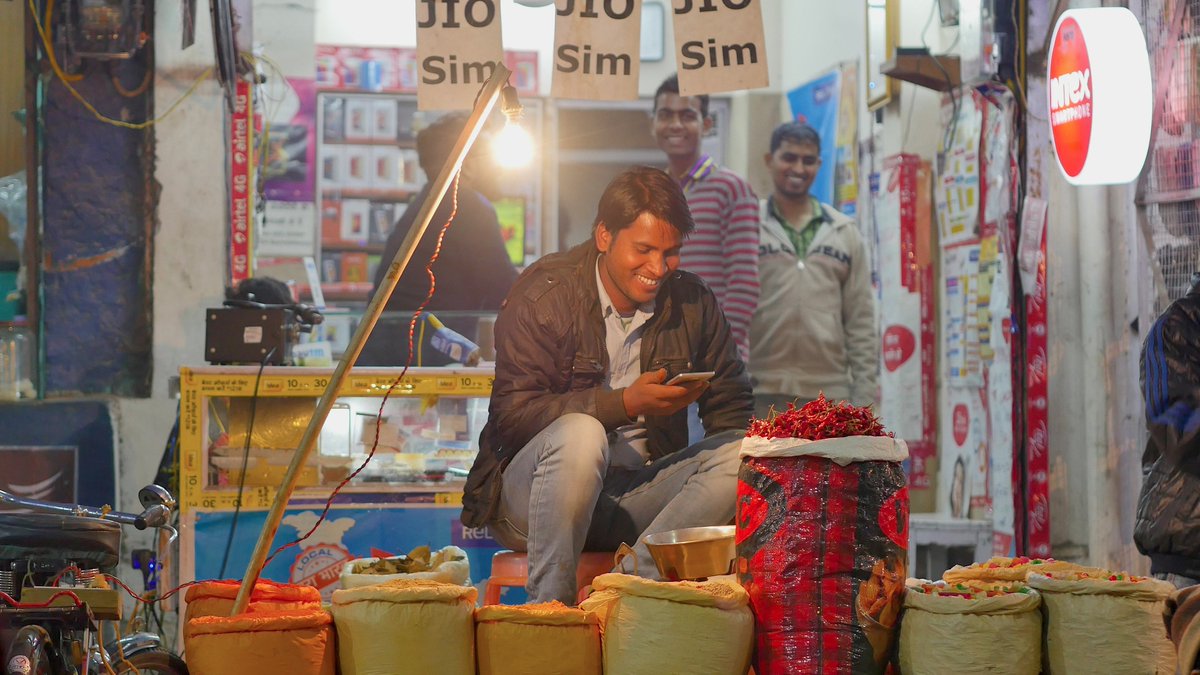 networkaffect's tweet photo. Of Spicewallahs and Sim Cards: Scenes from a Delhi Market https://t.co/UaUUkdJNA1