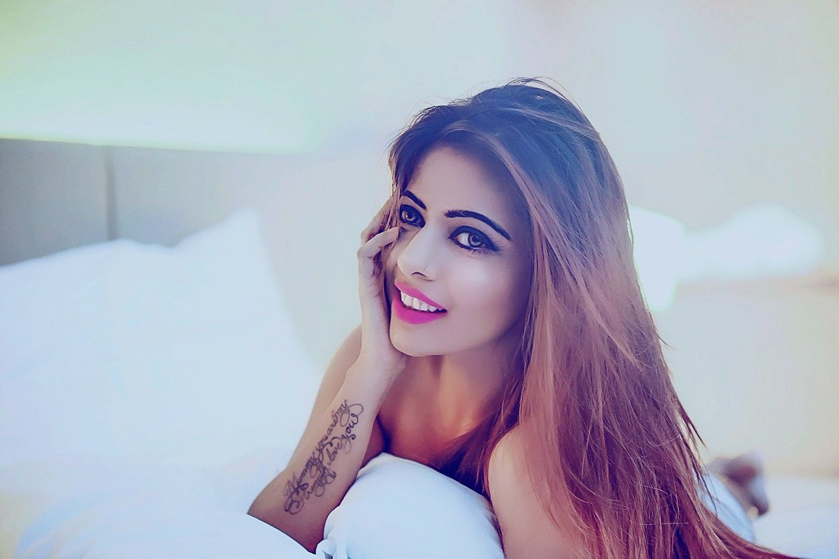 princessmeteor1's tweet image. Life is great when you are smiling..😊☺💜💕
GOODMORNING LUVS❤
-----------------------
#Niharikaaagarwal #Princessmeteor #model #actor