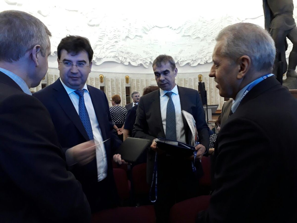 DVins's tweet photo. К концу Конференции столичной #ЕдинаяРоссия усталости как небывало. После мероприяти�� #НашаПартия, даже, в кулуарах продолжились обсуждения. https://t.co/SgwjtRMyV0