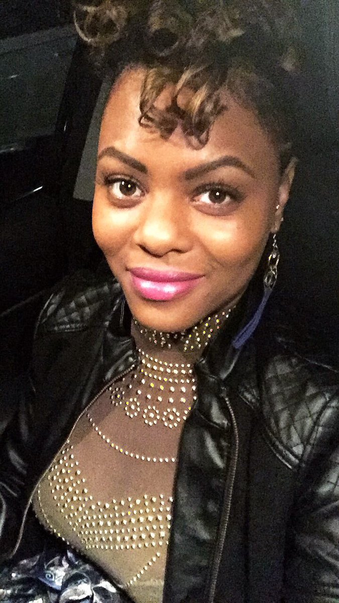 ROSAVELENO's tweet image. So I'm walking to the restroom and dude says "shorty is f👀king hot !! 🤧😏✨🎄 #sdlive #cute #withacold