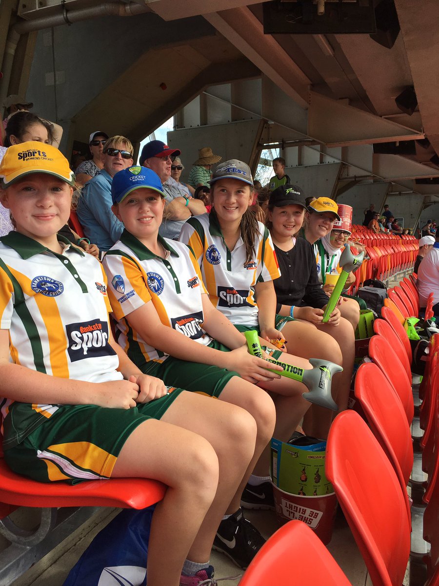BSWCC1's tweet photo. #thundernation #thundervsixers #wbbl02  #smashemsixers  #tgclpremiers https://t.co/685tmDuLqm