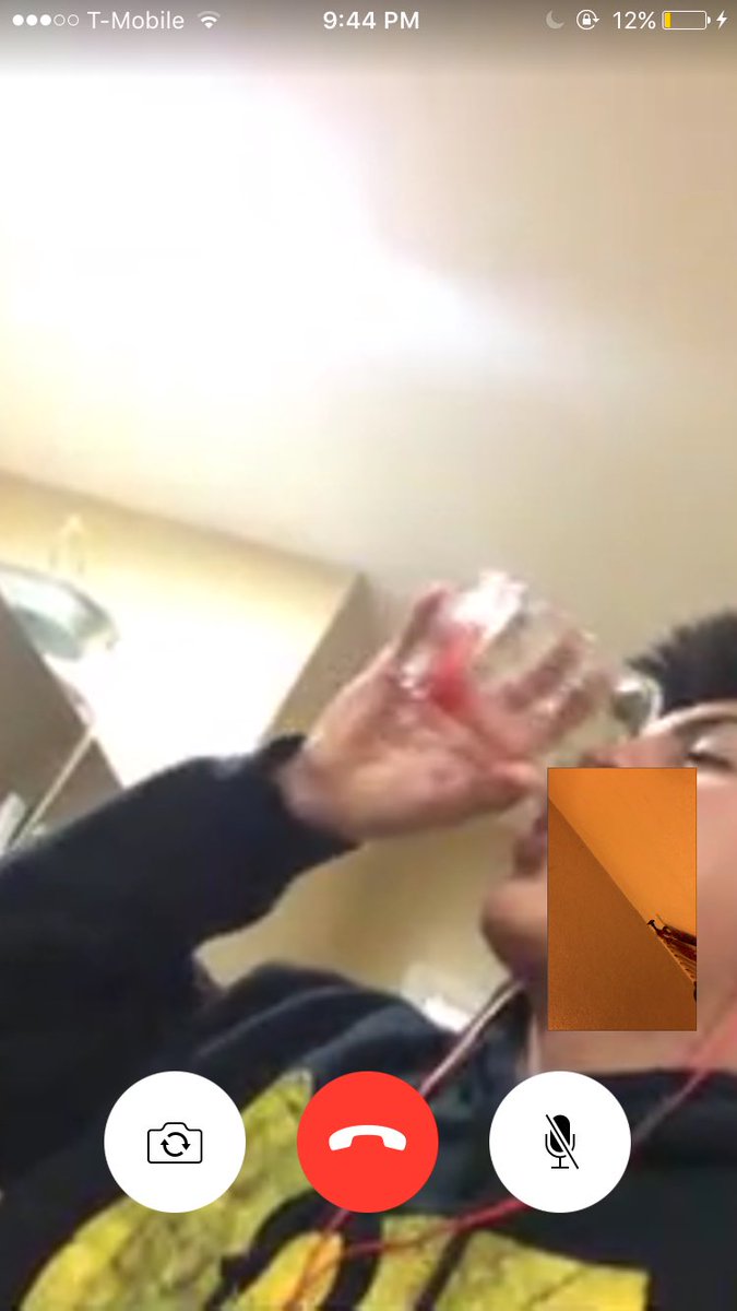 alwysinBlvck's tweet photo. Only way to cure a sore throat 💯😈🍇 🍼👀#datpurp https://t.co/Y9mLcY5vod