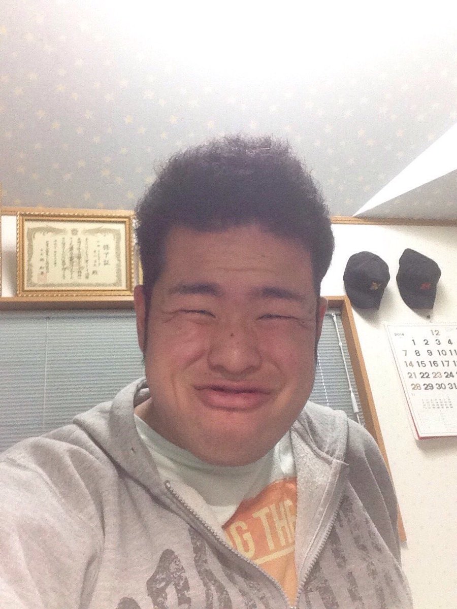 23Tetete's tweet photo. @GakuyaS1227 
楽屋おめでと
もう21になったんだから流石に一人でラブライブ行くのはやめろよ。 https://t.co/bTG0Gwrnrb