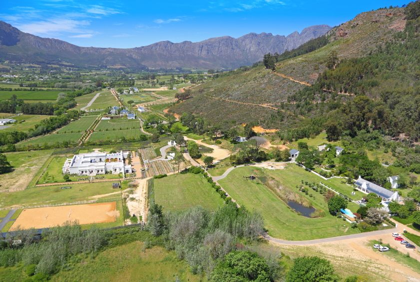 Base4Aviation's tweet image. .@Base4Aviation can take you places! Book a wine tour to Franschhoek, Paarl or Stellenbosch today! #WineWednesday