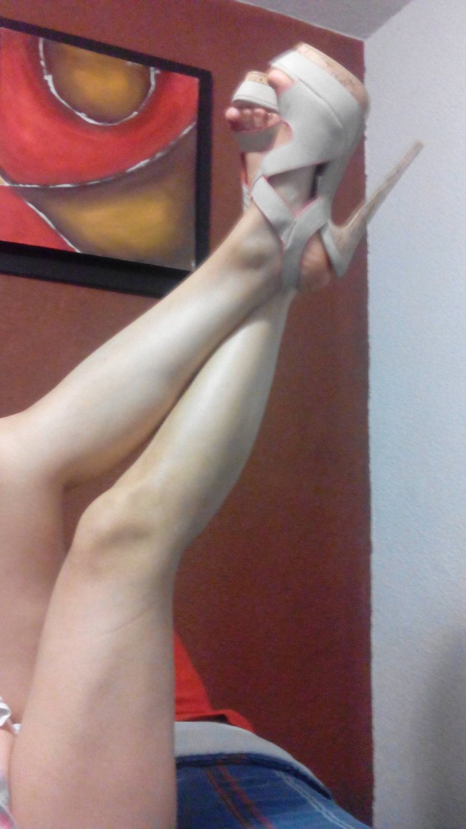Charsdesade's tweet photo. Esperando que me dé duro mi cornudo, ya que mi corneador no ha podido estos días, seguro alguien si podra. https://t.co/X4mTBxxkXY