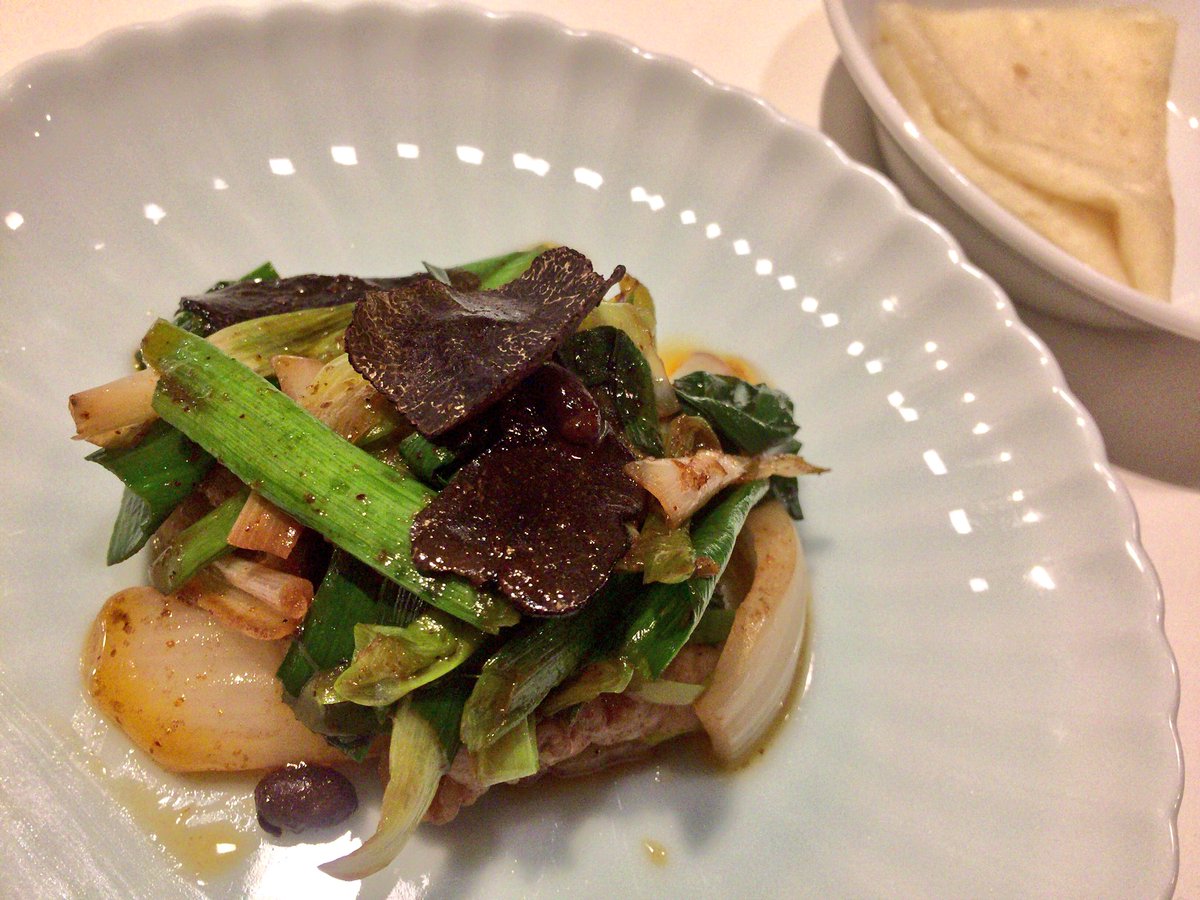 Twitter पर おりえ 胃袋に盆と正月が一緒に来た 1 前菜 ハチノスの麻辣和え 白子の朝鮮人参仕立て 棒々鶏 筍の貝柱風味 カレイの煮付け 菜の花と蟹肉の生姜ソース仕立て 2 肉料理 葉ニンニクの回鍋肉 黒トリュフがけ 3 海鮮料理 渡り蟹と金針菜と銀杏 4 野菜 Twitter पर おりえ 胃袋に盆と正月が一緒に来た 1 前菜 ハチノスの麻辣和え 白子の朝鮮人参仕立て 棒々鶏 筍の貝柱風味 カレイの煮付け 菜の花と蟹肉の生姜ソース仕立て 2 肉料理 葉ニンニクの回鍋肉 黒トリュフがけ 3 海鮮料理 渡り蟹と金針菜と銀杏 4 野菜