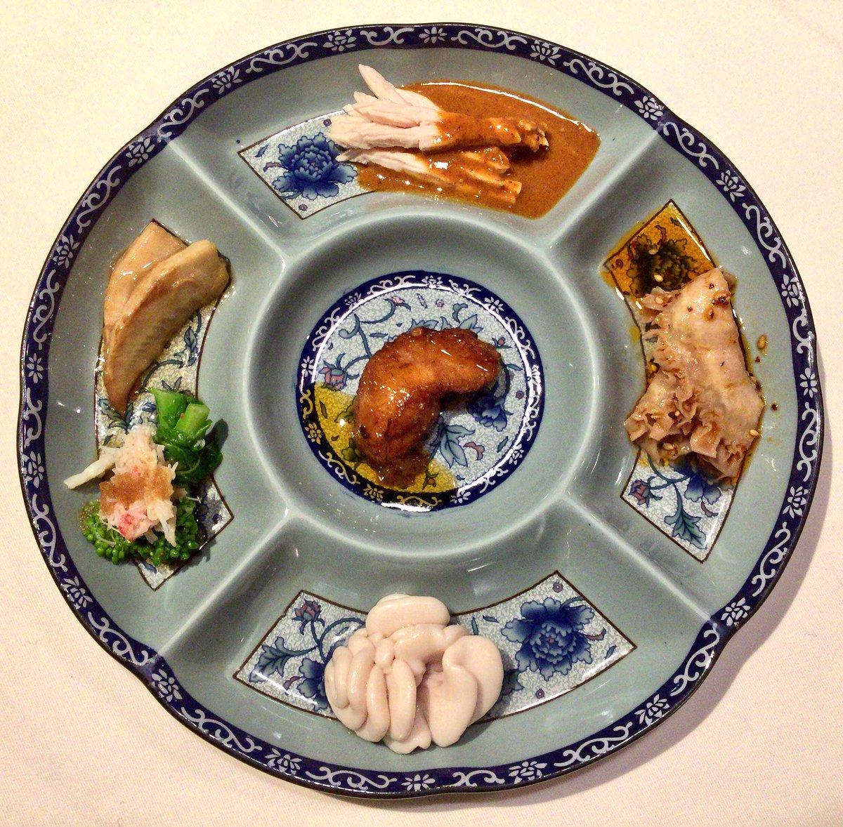 Twitter पर おりえ 胃袋に盆と正月が一緒に来た 1 前菜 ハチノスの麻辣和え 白子の朝鮮人参仕立て 棒々鶏 筍の貝柱風味 カレイの煮付け 菜の花と蟹肉の生姜ソース仕立て 2 肉料理 葉ニンニクの回鍋肉 黒トリュフがけ 3 海鮮料理 渡り蟹と金針菜と銀杏 4 野菜 Twitter पर おりえ 胃袋に盆と正月が一緒に来た 1 前菜 ハチノスの麻辣和え 白子の朝鮮人参仕立て 棒々鶏 筍の貝柱風味 カレイの煮付け 菜の花と蟹肉の生姜ソース仕立て 2 肉料理 葉ニンニクの回鍋肉 黒トリュフがけ 3 海鮮料理 渡り蟹と金針菜と銀杏 4 野菜