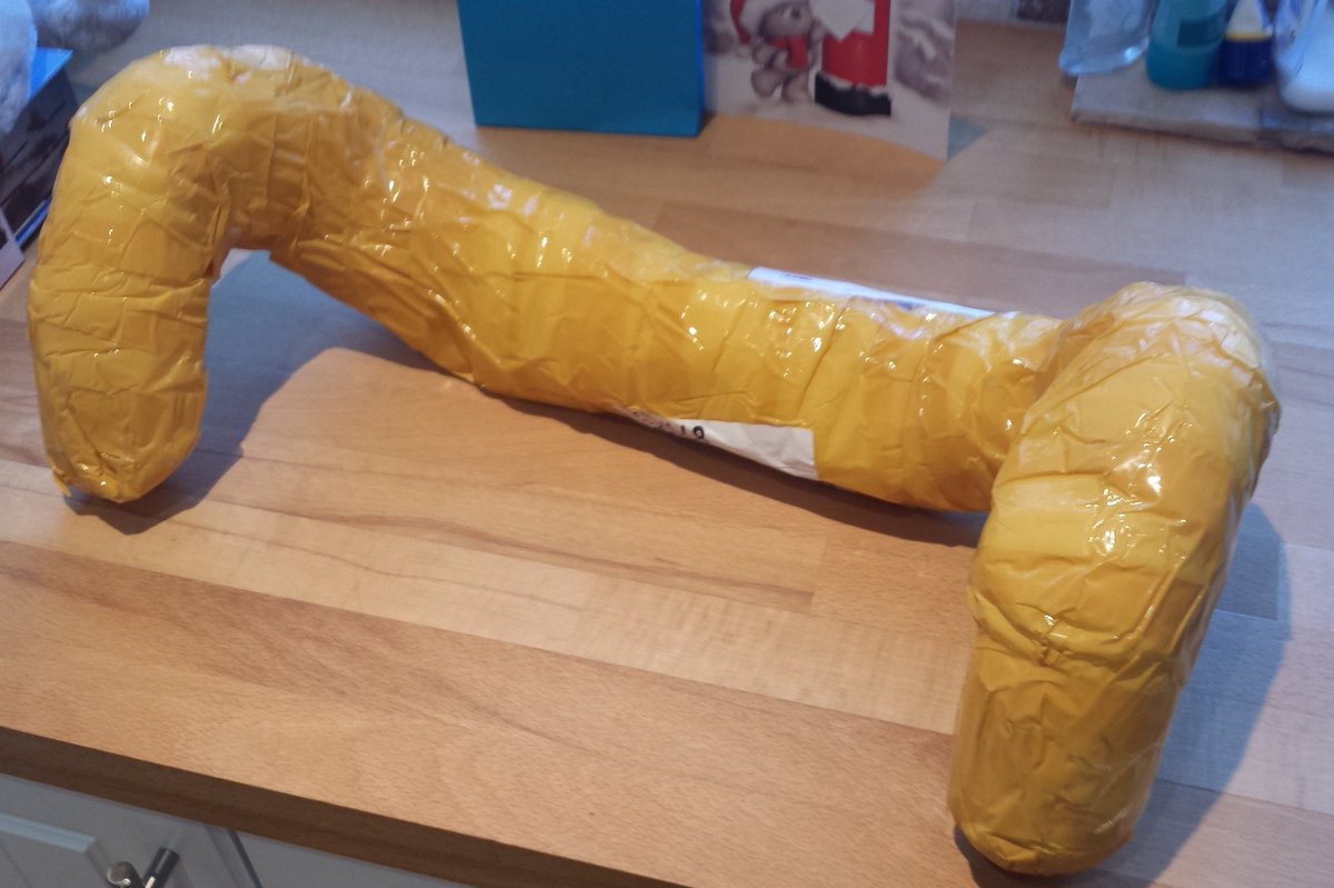 Zibatsu's tweet photo. A late Xmas gift. All the way from China. Can't wait to see what it is! #carbonbits https://t.co/Ty5YMhAINC
