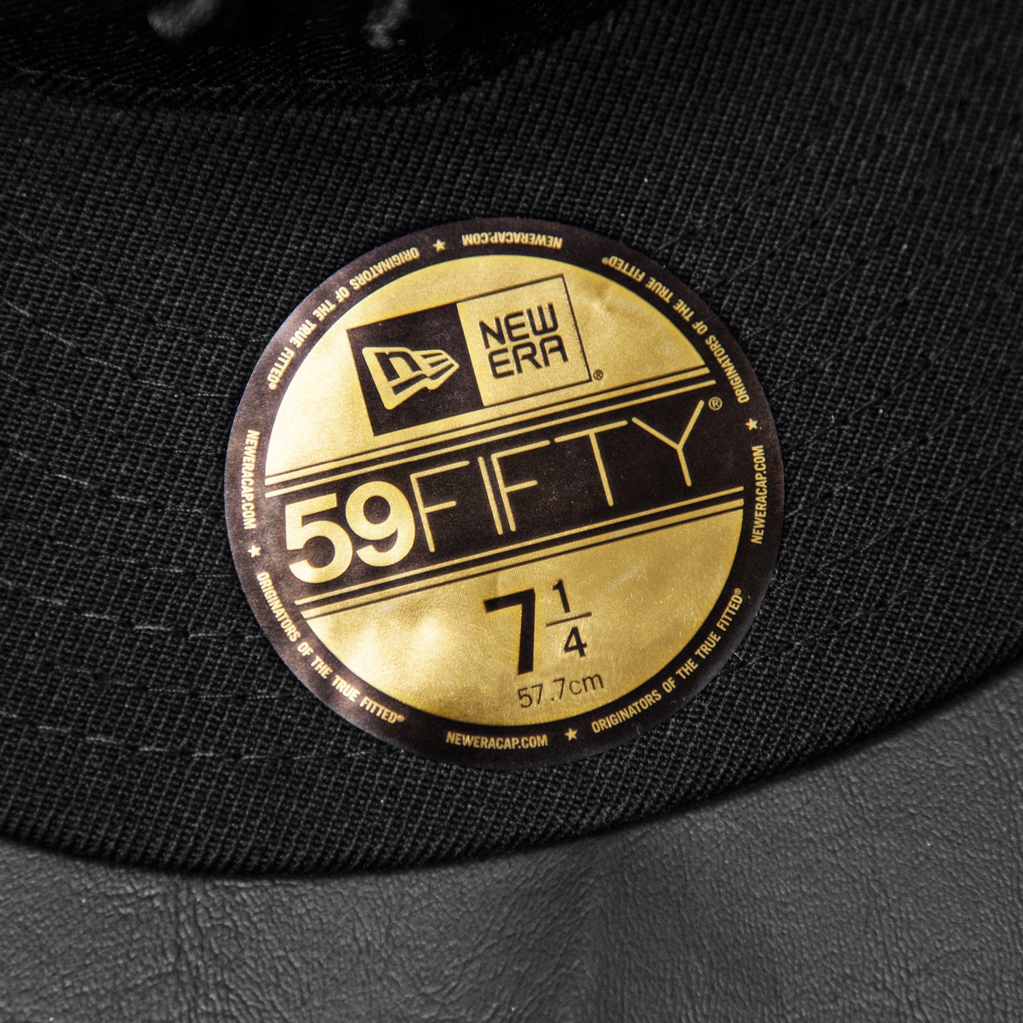 leg uit De volgende Ontslag neweraeurope on Twitter: "Since its introduction in 1994, the visor sticker  of the #59FIFTY remains unchanged, undiluted and unmistakably gold.  #NewEraCap https://t.co/Pv2FAwwPdl" / X